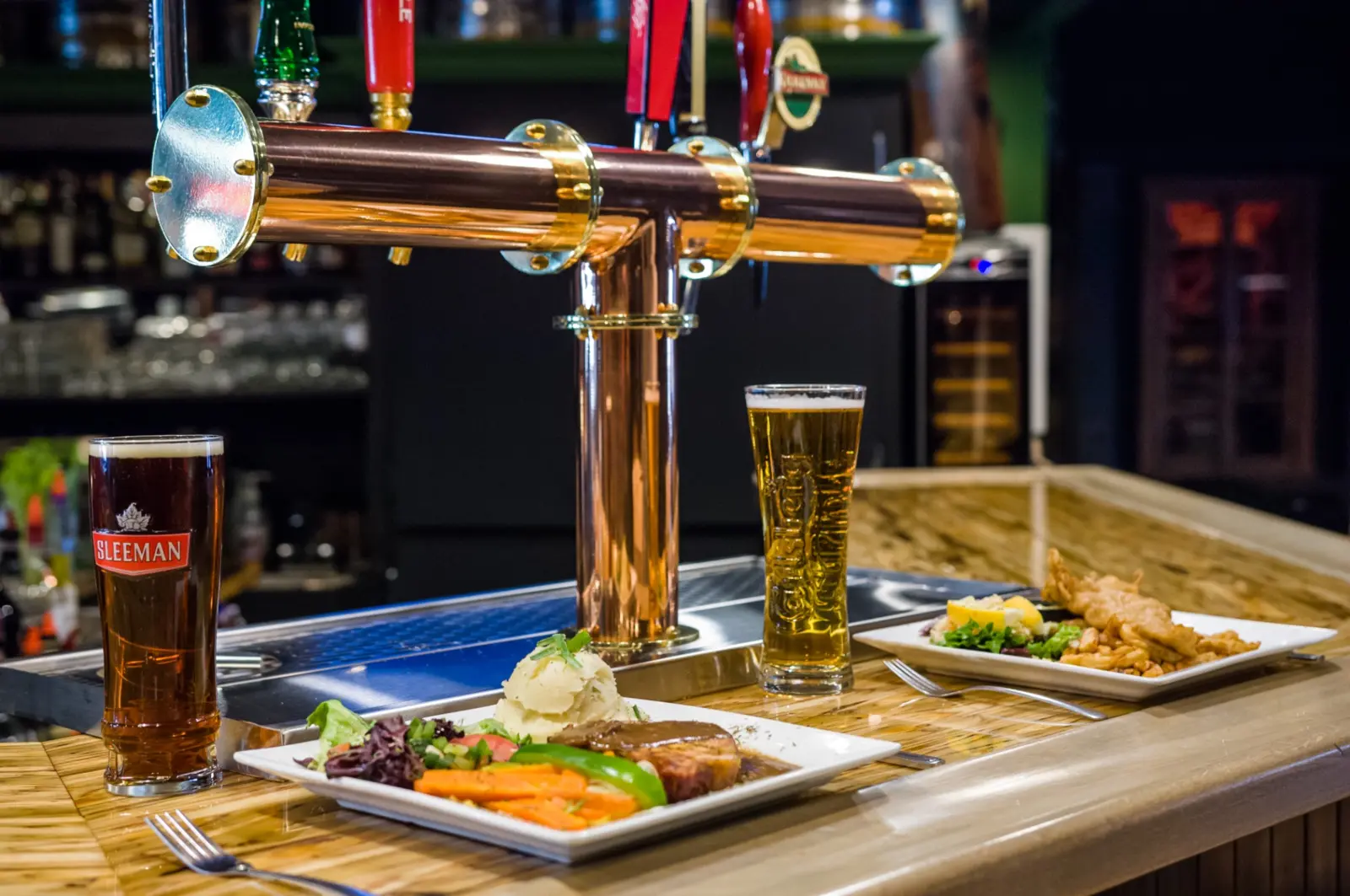 Bières pression et assiette généreuse au O'Sim 21